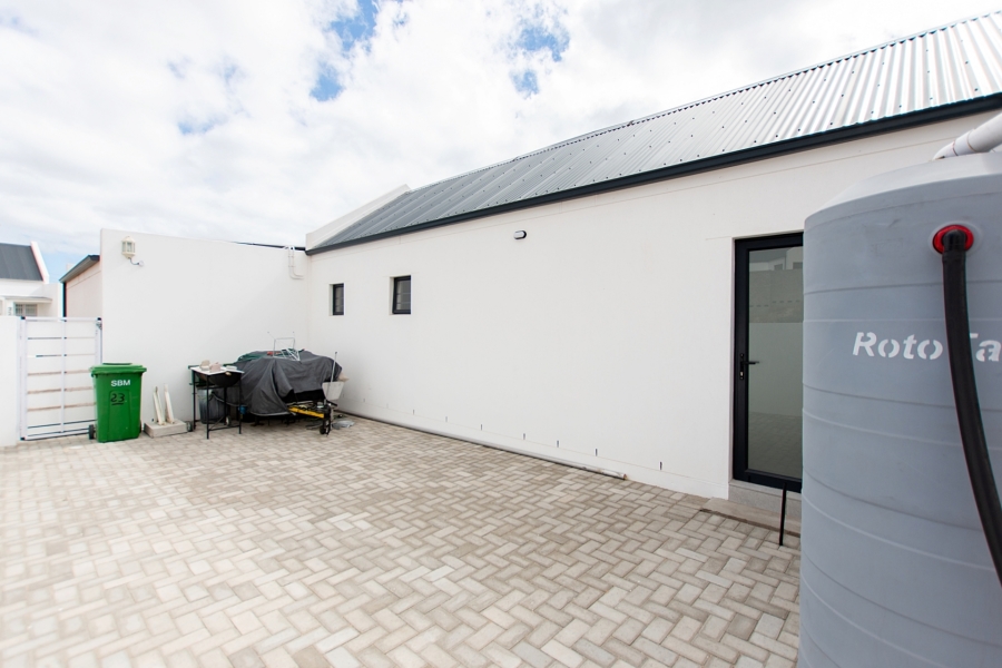 2 Bedroom Property for Sale in Harbour Lights Western Cape